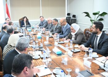 وزيرة الإسكان تبحث إجراءات وآليات طرح وحدات سكنية بنظام الإيجار