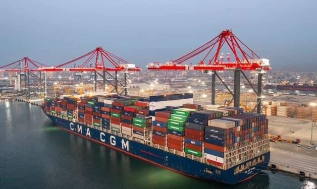 تحرك حكومي لتأمين حركة التجارة.. العمل بالموانئ والمنافذ الجمركية بكامل طاقتها طوال الأسبوع