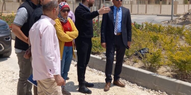 جولة ميدانية لرئيس جهاز 6 أكتوبر لمتابعة تنفيذ مشروعات الطرق والصرف الصحي