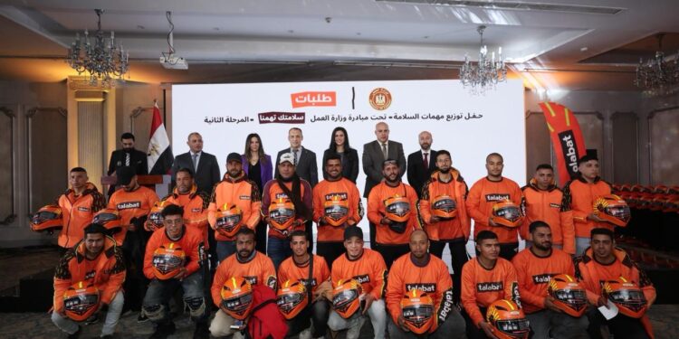 وزارة العمل و”طلبات مصر” تدشنان المرحلة الثانية من توزيع معدات الحماية لسائقي التوصيل