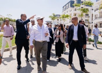 بالصور.. المهندس عمرو سليمان في جولة ميدانية لتفقد مشروعات ماونتن ڤيو في القاهرة الجديدة