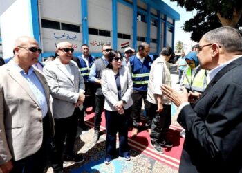 خلال جولتها بالمحافظه.. وزيرة الإسكان ومحافظ الأقصر يتفقدان محطة مياه الأقصر الغربية