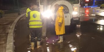 رئيس صرف صحي القاهرة الكبرى يتابع ميدانيًا جهود سحب مياه الأمطار