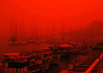 هل ستضرب “العاصفة الدموية” مصر.. الأرصاد تحسم الجدل