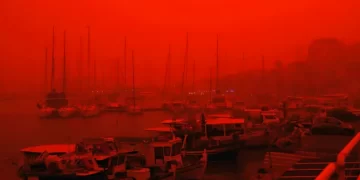 هل ستضرب “العاصفة الدموية” مصر.. الأرصاد تحسم الجدل