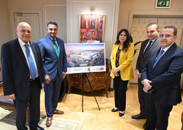 وزيرة الإسكان تلتقي مسئولي “مجموعة أندلسية الطبية” لبحث تنفيذ مشروعات صحيه بالمدن الجديدة