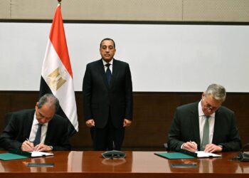 رئيس الوزراء يشهد توقيع اتفاقية لتأهيل شبكات الغاز اللبنانية بخبرات قطاع البترول المصري