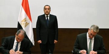 رئيس الوزراء يشهد توقيع اتفاقية لتأهيل شبكات الغاز اللبنانية بخبرات قطاع البترول المصري