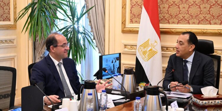 الحكومة تبدأ إجراءات التحول نحو السيارات الكهربائية