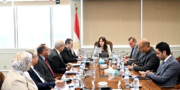 وزيرة الإسكان تتابع مع رئيس الهيئة العامة لتعاونيات البناء والإسكان ملفات العمل بالهيئة
