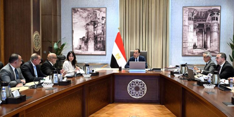 رئيس الوزراء يتابع إجراءات تنظيم السوق العقارية في مصر.. ويؤكد: ضرورة لحماية المستثمرين والمواطنين