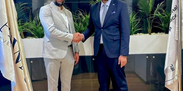 “أسواق للتطوير” توقع اتفاقية تعاون مع IWG العالمية لتواجد مقر Regus بـ”مول سولاريا” في الشروق