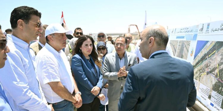 في إطار جولته بالمحافظة.. رئيس الوزراء يتفقد مشروع محور اللواء عمر سليمان بمحافظة الإسكندرية