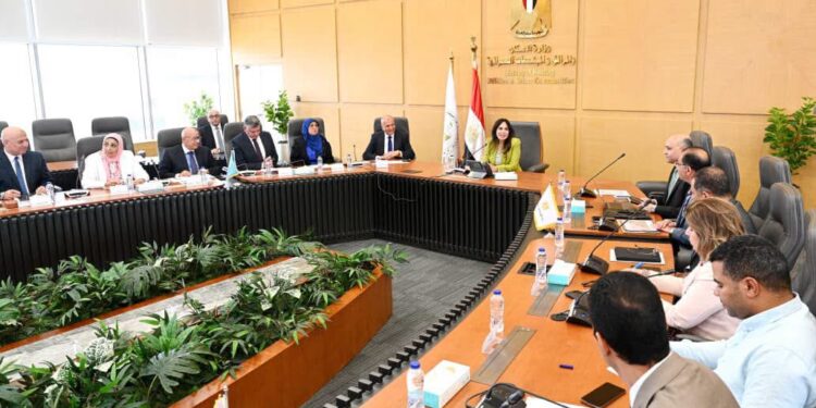 وزيرة الإسكان تتابع موقف تنفيذ مشروعات المبادرة الرئاسية «حياة كريمة»