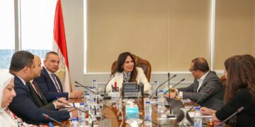 وزيرة الإسكان تبحث مع شركة الكازار للتطوير العقاري مقترح إنشاء “أوت ليت” تجاري بمدن شرق القاهرة