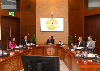 نائب رئيس مجلس الوزراء يتابع مستجدات تنفيذ مشروع تطوير صناعة الغزل والنسيج