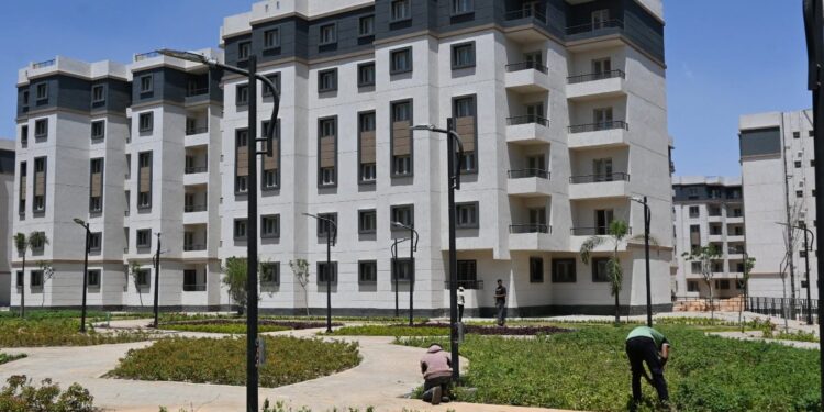 وزيرة الإسكان تتابع تنفيذ المشروعات السكنية في 5 مدن.. وتشدد على الالتزام بالجداول الزمنيه لتسليم الوحدات