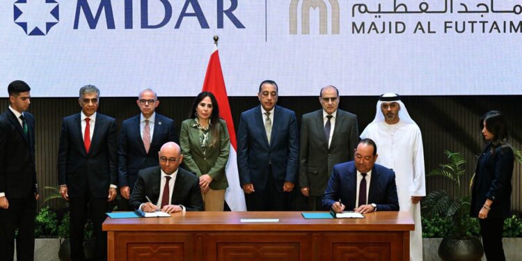 بالصور.. رئيس الوزراء يشهد توقيع شراكة إستراتيجية بين “ميدار” و”ماجد الفطيم” بإجمالي 3.1 مليار دولار