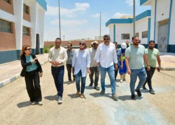 بالصور.. وزيرة الإسكان تتابع أعمال تطوير ورفع كفاءة الطرق والمرافق بالمناطق الصناعية بمدينتي السادات والسويس الجديدة
