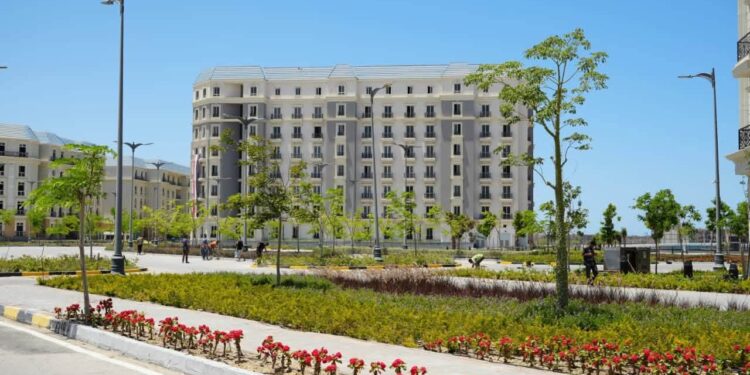 وزيرة الإسكان تشدد على ضرورة استمرار الجولات التفقدية بمواقع المشروعات في المدن الجديدة