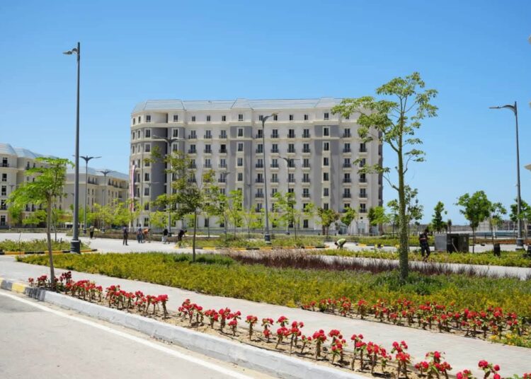 وزيرة الإسكان تشدد على ضرورة استمرار الجولات التفقدية بمواقع المشروعات في المدن الجديدة