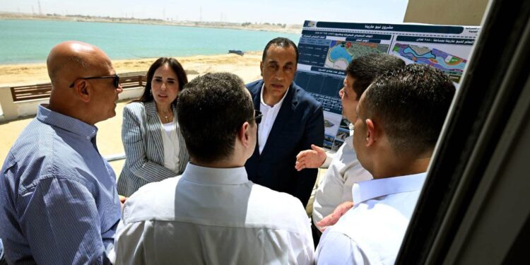 في مستهل جولته بالعلمين الجديدة.. رئيس الوزراء يتفقد مشروع M8 by the Lake ومحطة تجديد المياه