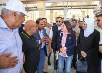 بالصور.. وزيرة الإسكان ومحافظ مطروح يبدءان جولة تفقدية بعدد من مشروعات مياه الشرب والصرف الصحي
