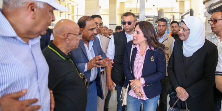 بالصور.. وزيرة الإسكان ومحافظ مطروح يبدءان جولة تفقدية بعدد من مشروعات مياه الشرب والصرف الصحي