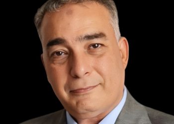 بعد سحب أرض المشروع من المطور.. هل تضيع أموال المشترين؟.. المستشار القانونى هيثم السايس يجيب