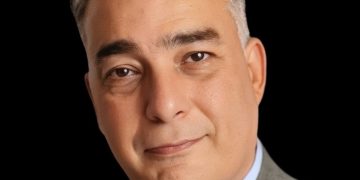 بعد سحب أرض المشروع من المطور.. هل تضيع أموال المشترين؟.. المستشار القانونى هيثم السايس يجيب