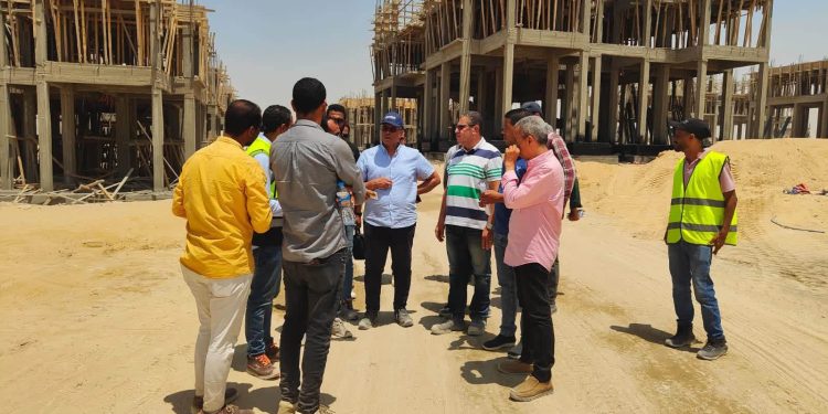 وزيرة الإسكان تتابع موقف عدد من المشروعات وملفات العمل بمدينة 15 مايو
