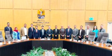نائب وزيرة الإسكان يبحث مع «مدن مصر» و«باركن الإماراتية» فرص تطوير منظومة مواقف السيارات بالمدن الجديدة