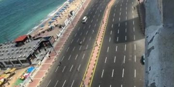 وزيرة الإسكان تتابع موقف تنفيذ عدد من مشروعات الطرق والمحاور والكباري بمحافظتي الإسكندرية وكفر الشيخ