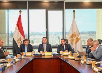 لتخفيف الأعباء عن المواطنين.. الحكومة تتابع تأسيس شركة «كاري أون» لتطوير منظومة تجارة التجزئة وإتاحة السلع