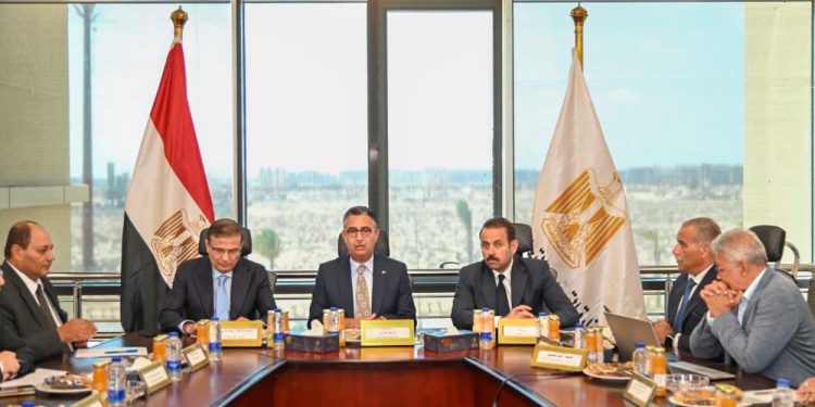 لتخفيف الأعباء عن المواطنين.. الحكومة تتابع تأسيس شركة «كاري أون» لتطوير منظومة تجارة التجزئة وإتاحة السلع
