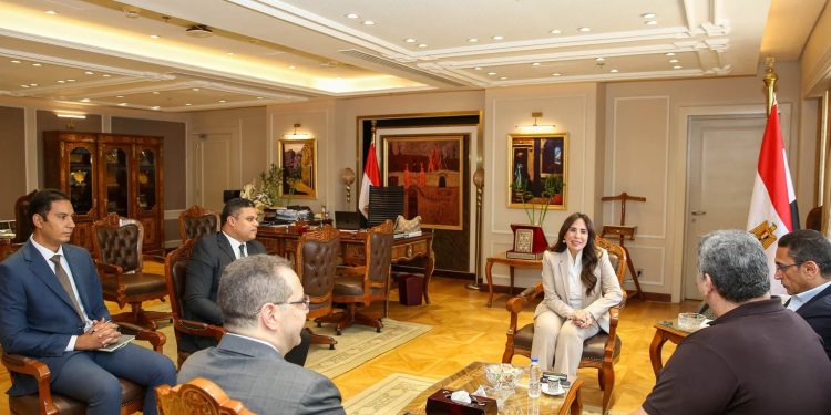 وزيرة الإسكان تبحث مع رئيس مؤسسة GTO العالمية سبل التعاون في تسويق المشروعات العقارية