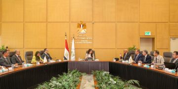 وزيرة الإسكان تلتقي مسئولي «مواصلات مدن مصر» لبحث تطوير منظومة النقل الجماعي بالمدن الجديدة