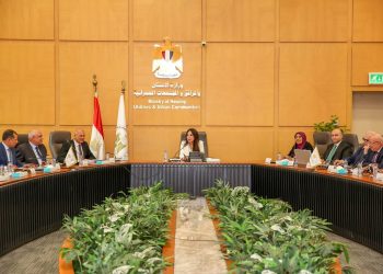 وزيرة الإسكان تتابع موقف منظومة مياه الشرب والصرف الصحي بمحافظة القاهرة ومدينة القاهرة الجديدة