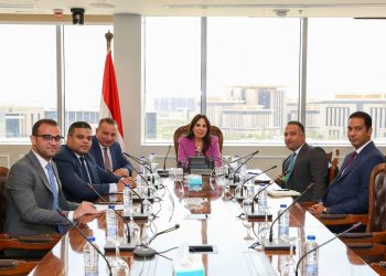وزيرة الإسكان تستعرض رؤية لتطوير آليات العمل بالهيئة العامة للتنمية السياحية و الاستفادة من الفرص الاستثمارية