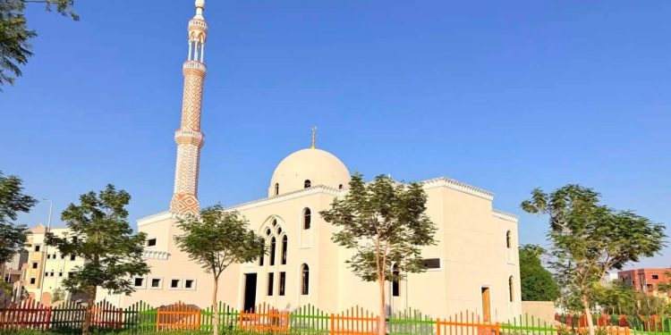 وزيرة الإسكان تتابع موقف تنفيذ عدد من المشروعات والخدمات بمدينتي قنا والمنيا الجديدتين
