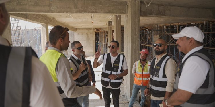 خلال زيارة ميدانية لمشروعات الشركة بالعاصمة.. محمد صلاح: التنفيذ على أرض الواقع أكبر رسالة ثقة تقدمها «رادكس» لعملائها