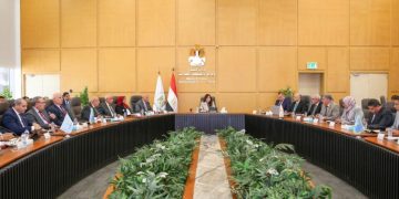 استعداداً للشاء.. وزيرة الإسكان تتابع تنفيذ مشروعات المياه والصرف الصحي في قرى سوهاج وسوهاج الجديدة