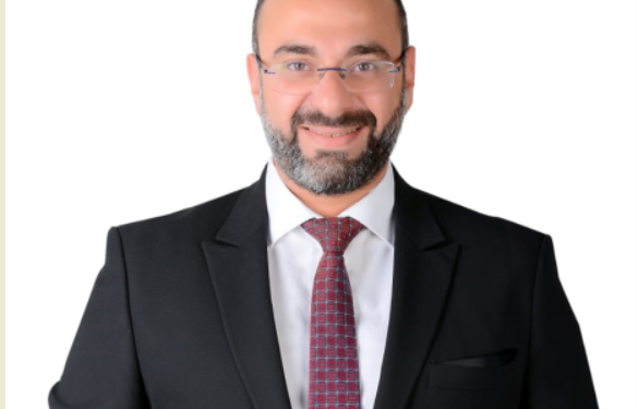 من الصيدلة إلى استشارات التسويق الدولية.. د. مصطفى نوارج يحول 24 عامًا من الخبرة إلى 40 كتابًا وتجربة عابرة لـ22 دولة