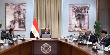 رئيس الوزراء يتابع مستجدات الموقف الحالي لمشروعات تحلية مياه البحر وتوطين الصناعة المرتبطة بها