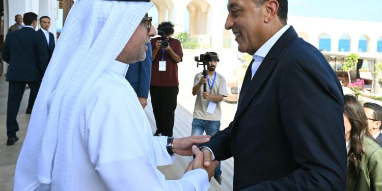 بالصور.. رئيس الوزراء يبدأ جولة تفقدية بمشروعات تنمية مدينة رأس الحكمة الجديدة