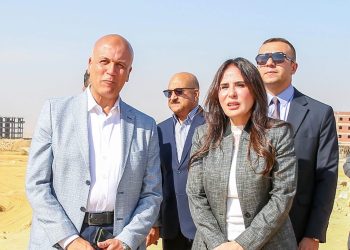 وزيرة الإسكان تشهد تسليم أول ١٠ أفدنة خالية من المخلفات لإتاحتها للتنمية بالقاهرة الجديدة