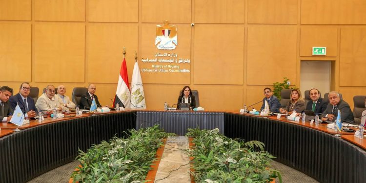 وزيرة الإسكان تتابع مع رئيس الجهاز المركزي للتعمير موقف تنفيذ المشروعات التي يتولى الجهاز تنفيذها