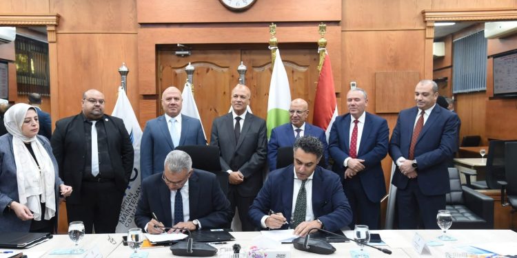 توقيع عقود تشغيل وصيانة 11 محطة تحلية بطاقة 485 ألف متر مكعب يوميًا بالشراكة مع القطاع الخاص